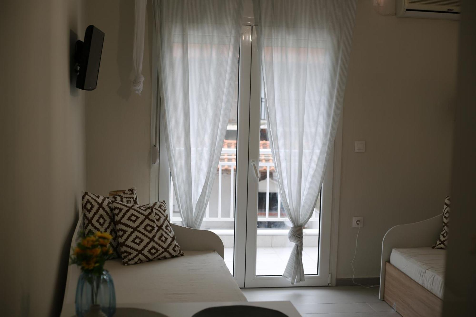 Our Home-Fully Renovated Apartments And Studios By The Sea Νικήτη Εξωτερικό φωτογραφία